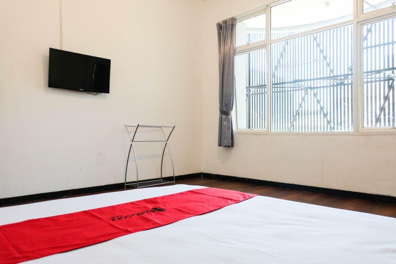 เรดดอร์ซ เนียร์ อาห์มัด ยานี แอร์พอร์ต 3 Hotel เซอมารัง ภายนอก รูปภาพ
