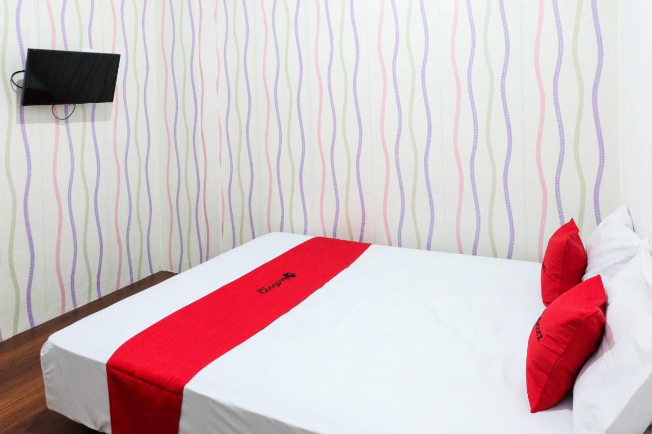 เรดดอร์ซ เนียร์ อาห์มัด ยานี แอร์พอร์ต 3 Hotel เซอมารัง ภายนอก รูปภาพ