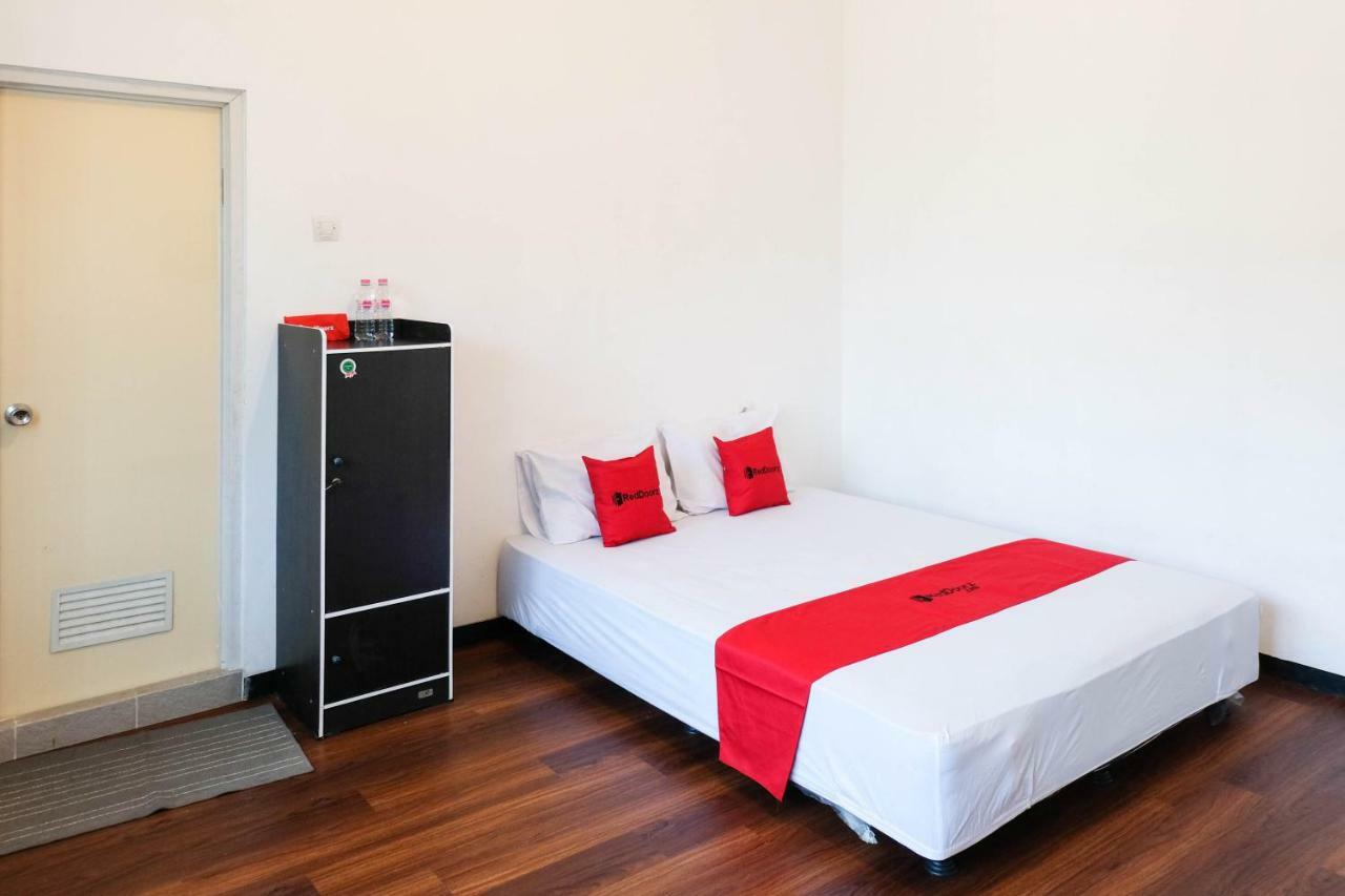 เรดดอร์ซ เนียร์ อาห์มัด ยานี แอร์พอร์ต 3 Hotel เซอมารัง ภายนอก รูปภาพ